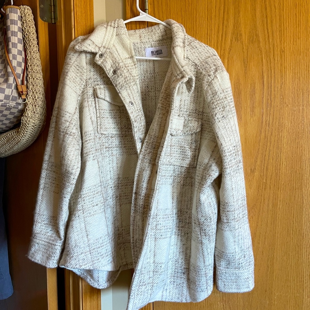 Super cute shacket from Steve Madden. Size XXL. Perfect for spring!